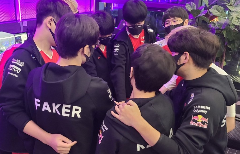 她更是无数 她更是无数